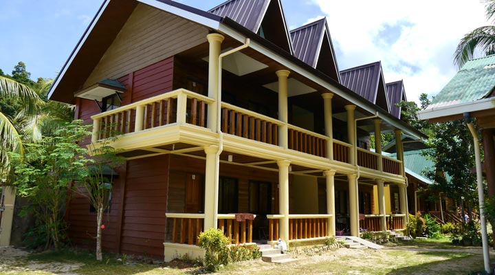 Lally-Abet-Palawan-Chalet-Room-Rum-Bungalow-El-Nido