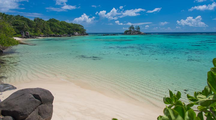 Le-Nautique-Apartments-Anse-Royale-Beach-Strand-Sand-Rock-Klippa