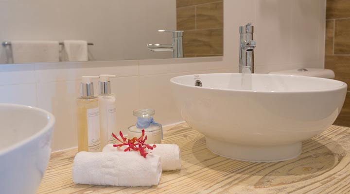 Le-Nautique-Apartments-Room-Bathroom-Bath-Sink-Handfat