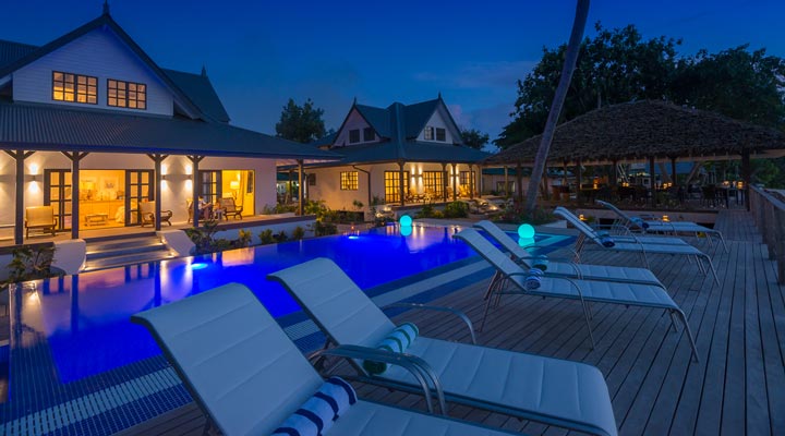 Le-Nautique-Luxury-Waterfront-Hotel-Pool-Nights-Pools-Natt-Lamp