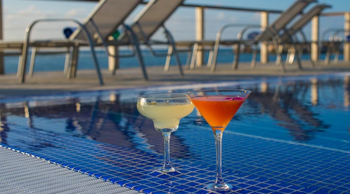 Le-Nautique-Luxury-Waterfront-Hotel-Pool-Pools-Drink-Cocktail-Dricka