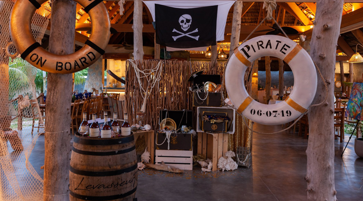 Les-Laurier-Eco-Hotel-Poolen-Bar-Bars-Pirate-Pirate-Baren