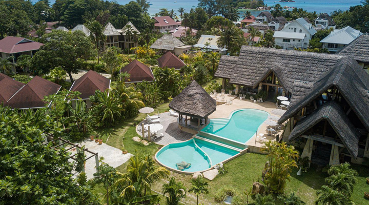 Les-Lauriers-PRI-Jungle-Greenery-Garden-Landscape