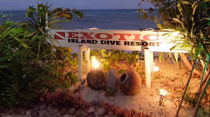 Malapascua-Exotic-Island-Dive-Resort-Sand-Sign-Night-Natt