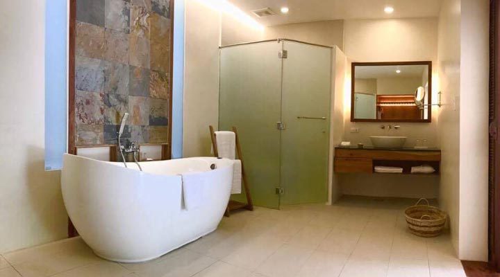 Maribago-Bluewater-Deluxe-Room-Bath-Badrum-Bad