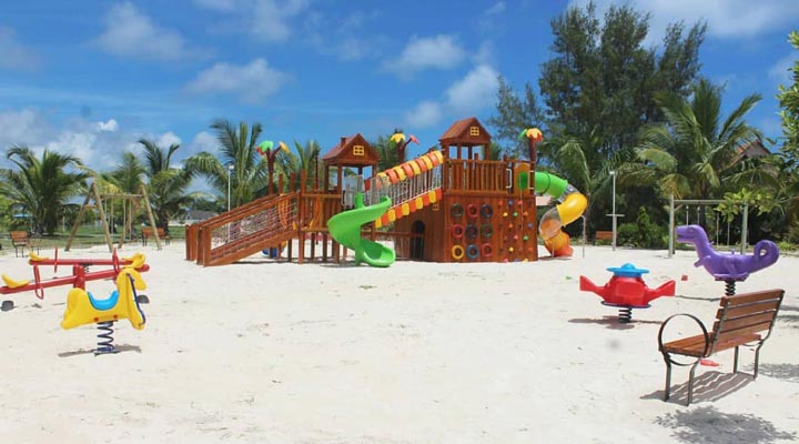 Maritim-Chrystal-Sands-Resort-Spa-Playground-Lekplats-Toys-Children-Barn