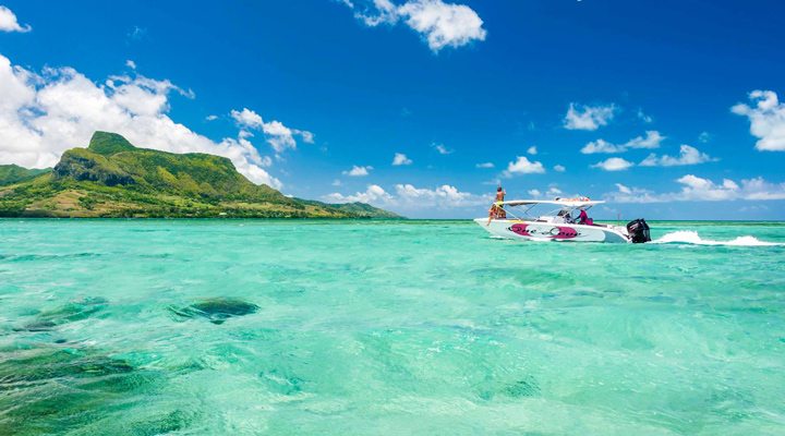 Mauritius-Lagoon-Boat