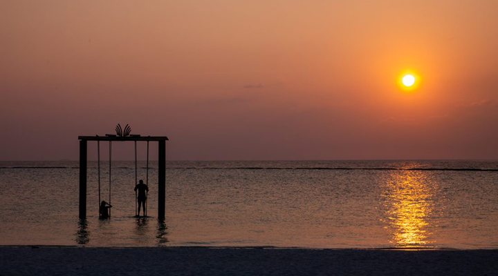 Meedhupparu-Swing-Sunset-Sol-Gunga-Lagun-2