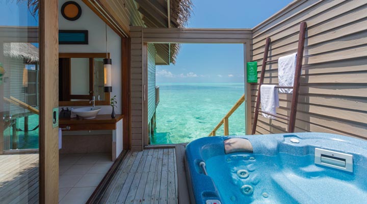 Meeru-Island-Resort-Spa-Watervilla-Vattenvilla-Jacuzzi