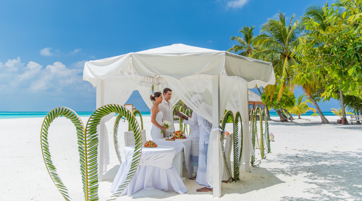 Meeru-Island-Resort-Spa-Wedding-Vigsel-Ceremoni-Par-Romans