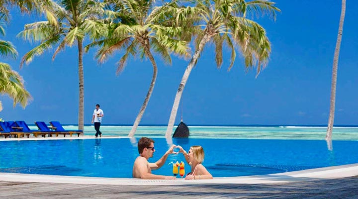 Meeru-Meerufenfushi-Pool-Pools-Sundeck-Palm-Palms-Sea-Hav