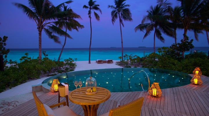 Milaidhoo-Beach-Pool-Villa-Deck-Sunset-Romance-Romans-Beach-Strand