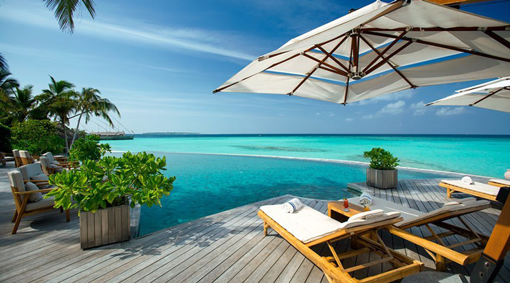 Milaidhoo-Island-Resort-Spa-Deck-Pool-Poolen-Pools