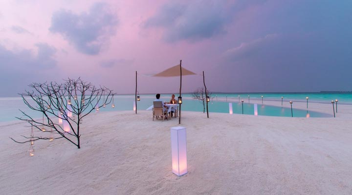 Milaidhoo-Island-Resort-Spa-Sandbank-Sand-Dinner-Middag-Romance-Romans