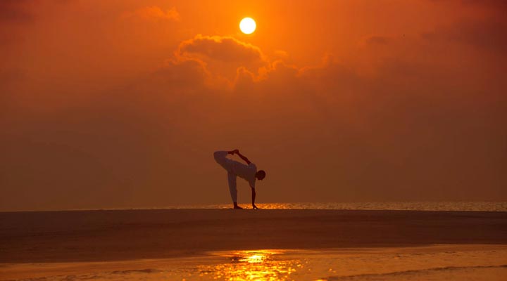 Milaidhoo-Island-Spa-Yoga-Sunsetyoga-Sunset