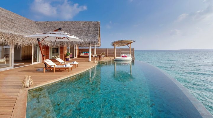 Milaidhoo-Ocean-Residence-Pool-Pooldeck-Over-Water