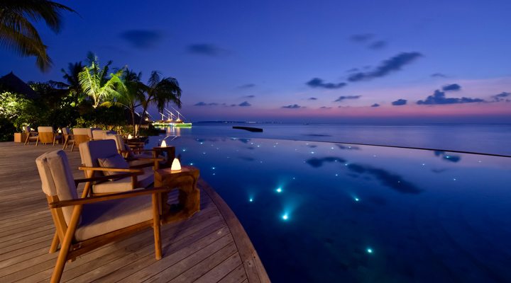 Milaidhoo-Pool-Nights-Nightpool-Sunbed-Pools