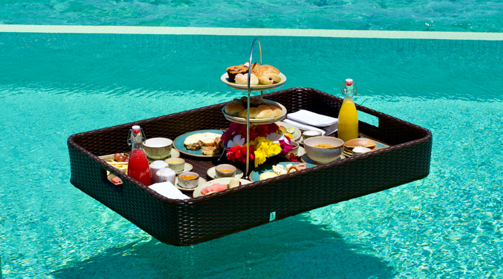 Noku-Resort-Spa-Floatingbreakfast-Flytandefrukost