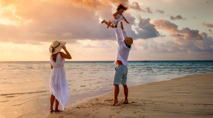 OBLU-Xperience-Ailafushi-Sunset-Sun-Sol-Strand-Stranden-Familj-Barn-Familjeresa