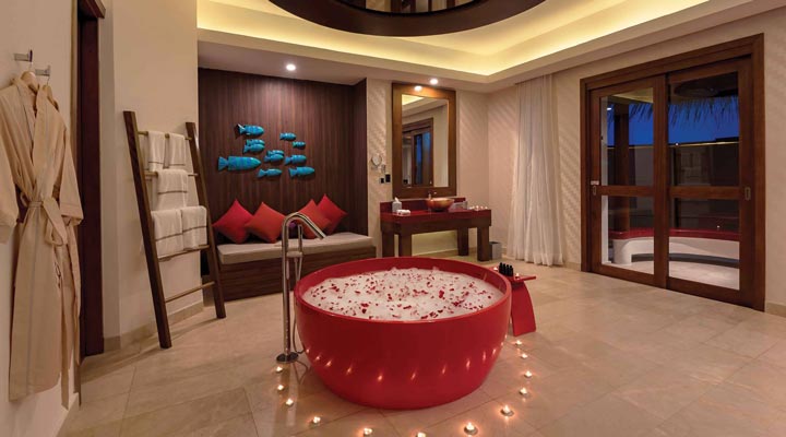 Oblu-Select-at-Sangeli-Resort-Spa-Honeymoonsuite-Svit-Bath-Badrum-Badkar-Bathtube