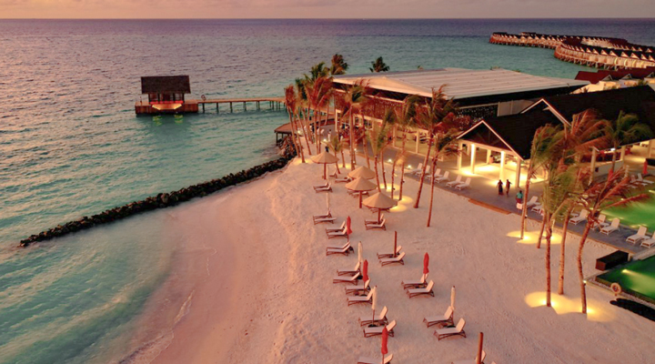 Oblu-Xperience-Ailafushi-Resort-Spa-Natt-Strand-Pool