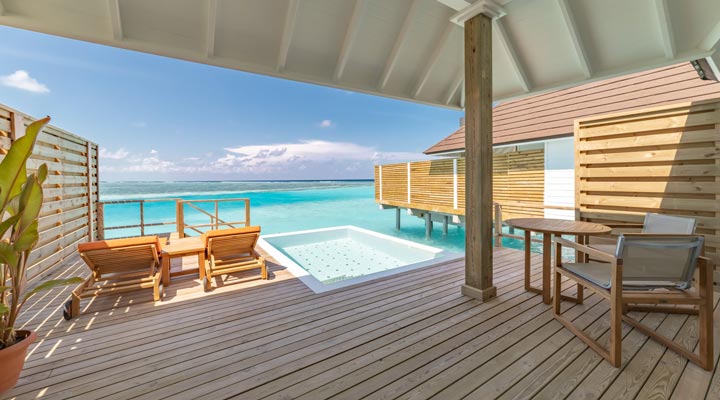 Olhuveli-Beach-Resort-Spa-Deck-Watervilla-Grandwatervillapool-Grandwatervilla