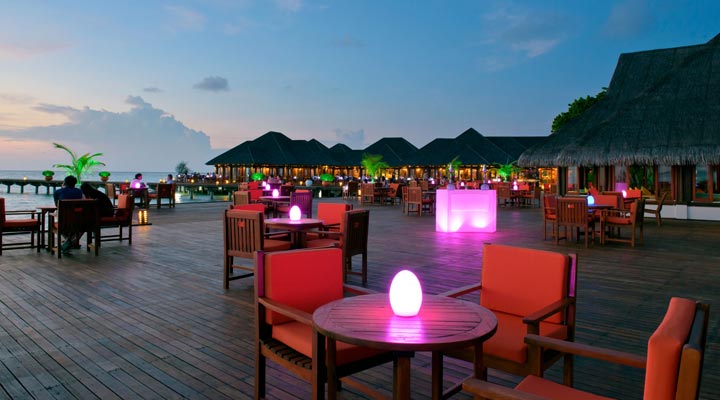 Olhuveli-Beach-Spa-Resort-Lagoon-Bar-Bars-Baren-Deck