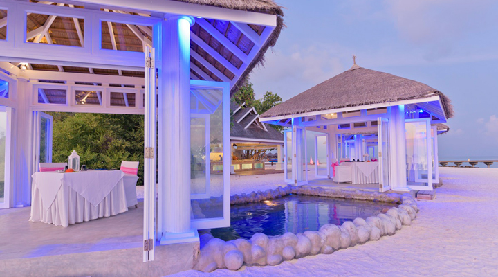 Olhuveli-Beach-Spa-Resort-Restaurang-Mat-Romantik