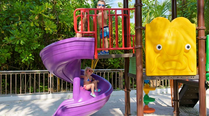 Olhuveli-Children-Play-Playground-Family-Familj-Barn