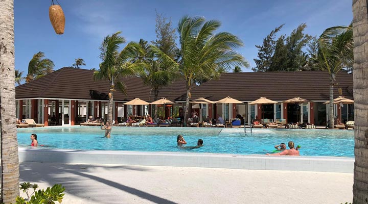 Olhuveli-Dreamisland-Pool-Poolen