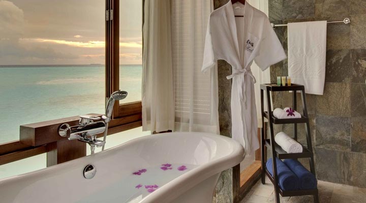 Olhuveli-Presidential-Water-Suite-Bathroom-Bath-Tube-Bathtube-Badkar