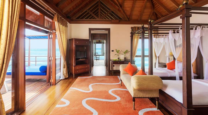 Olhuveli-Presidential-Water-Suite-Bedrooms-Beds-Sovrum-Sova-Svit