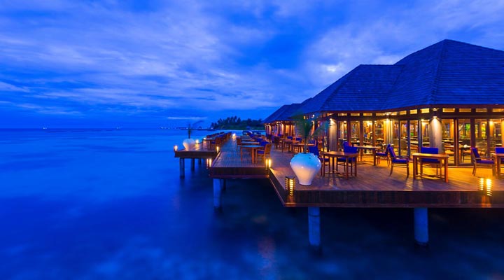 Olhuveli-Restaurant-Over-Water-Lagoon-Lagun-Night