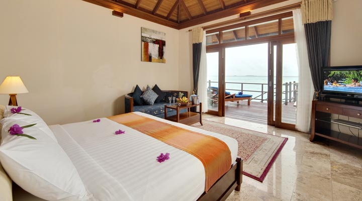 Olhuveli-Watervillas-View-Bed