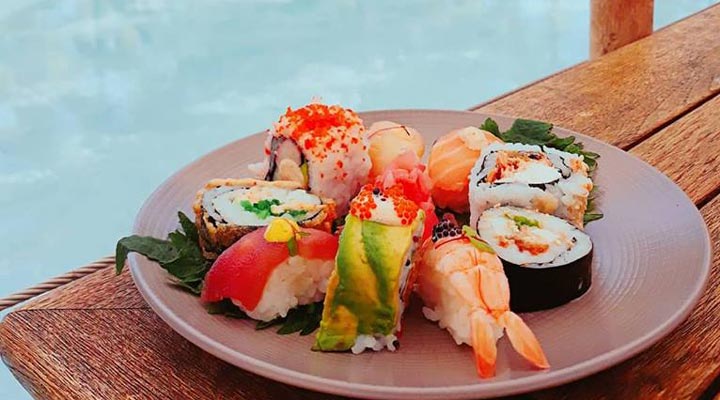 Outrigger-MRU-Resort-Spa-Pool-Poolbar-Food-Mat-Sushi