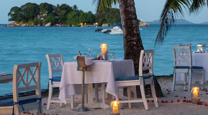 Paradise-Sun-Hotel-Spa-PRI-Dinner-Romance-Romans-Couple-Setting