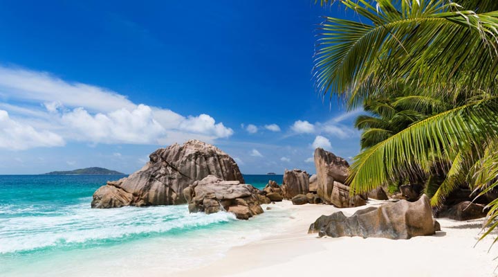 Patatran-Village-Hotel-Bungalows-Anse-Patates-La-Digue-Beach-Strand