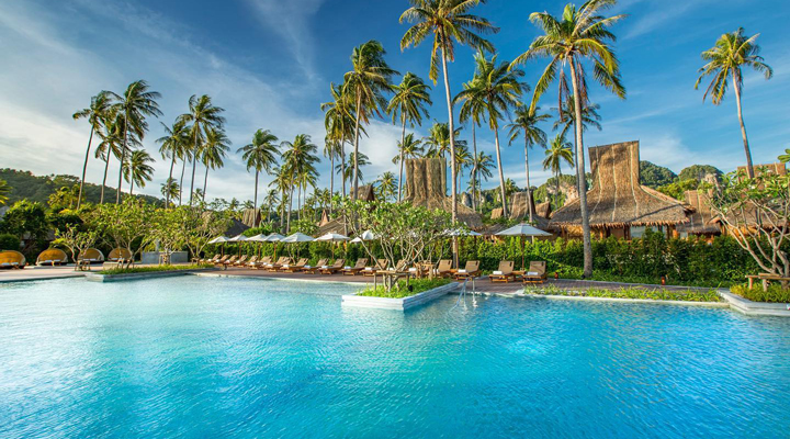 Phi-Phi-Island-Village-Resort-Spa-Poolen-Pool-Palms