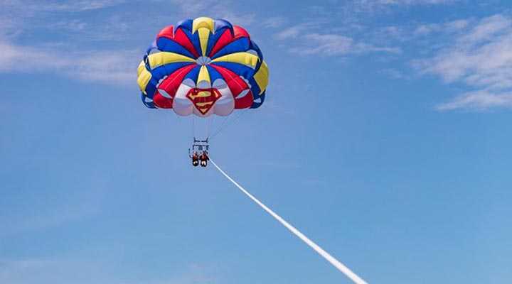 Plantation-Bay-Resort-Spa-Cebu-Parasail-Parasailing