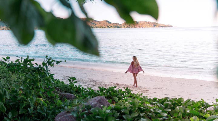 Raffles-Praslin-Resort-Fairmont-Spa-Beach-Strand-PRI-Walk