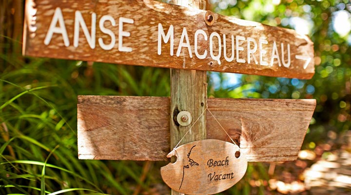 Seychellerna-Strand-Fregate-Beach-Sign-Fregateisland