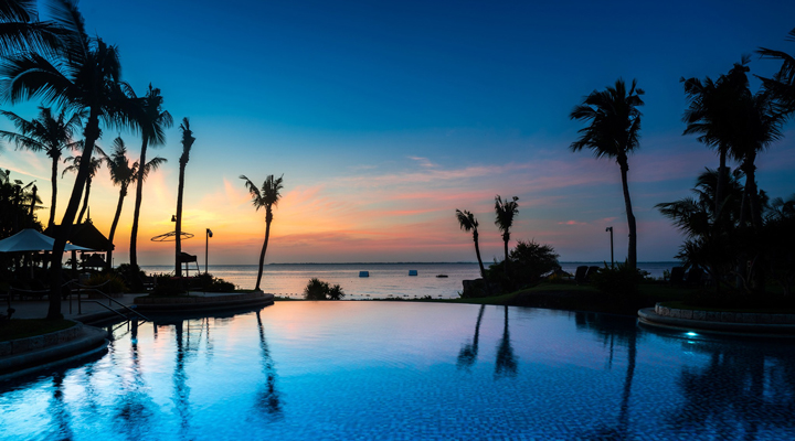 Shangri-La-Mactan-Island-Resort-Spa-Pool-Poolen-Pools-Natt