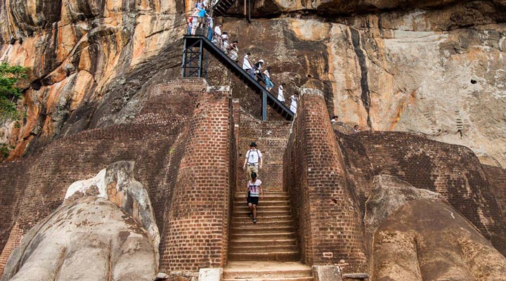 Sigiriya-Lions-Rock-Steps