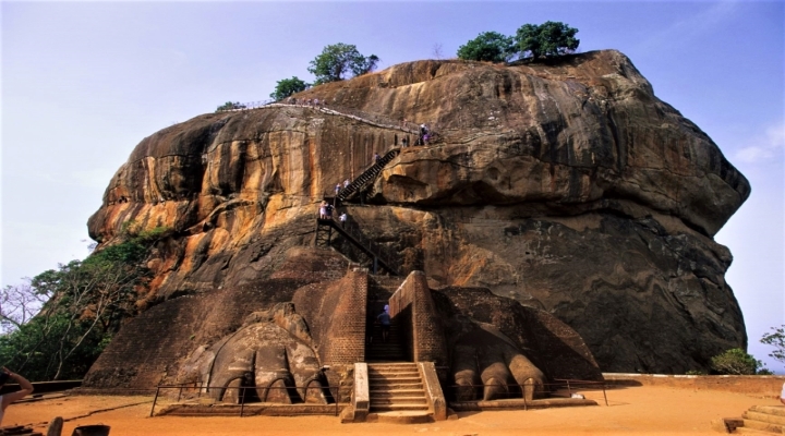 Sri-Lanka-Sigiriya-lions-rock-Indcen-Resor