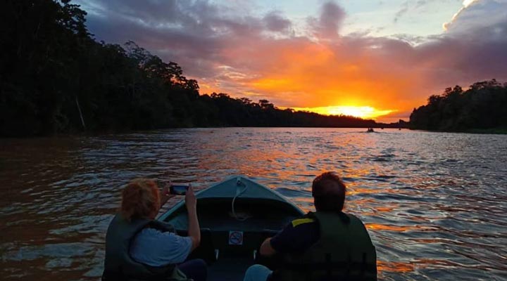 Sukau-Rainforest-Lodge-River-Flod-Floden-Sunset-Sun-Sol