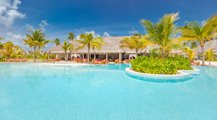 Sun-Aqua-Iru-Veli-Resort-Spa-Main-Pools-Poolen-Pooldeck