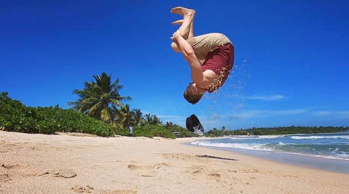 Sun-Aqua-Passikudah-Resort-Spa-Beach-Strand-Jump