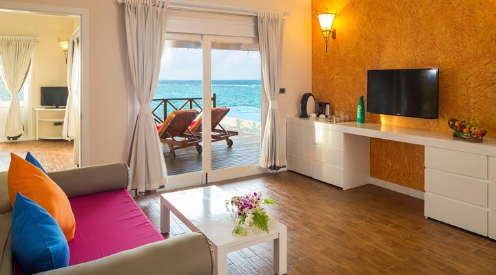 Sun-Aqua-Vilu-Reef-Aqua-Suite-Room-Rum-Poolvilla