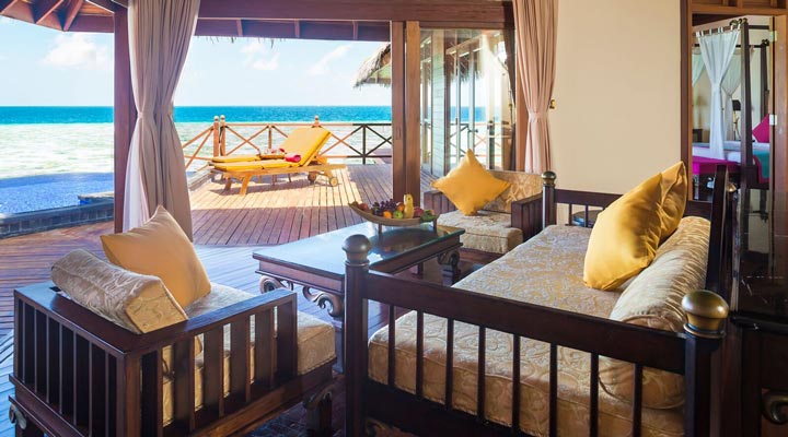 Sun-Aqua-Vilu-Reef-Grand-Reef-Suite-Livingroom-Vardagsrum-Deck-Golv-Floor-Sofa-Soffa