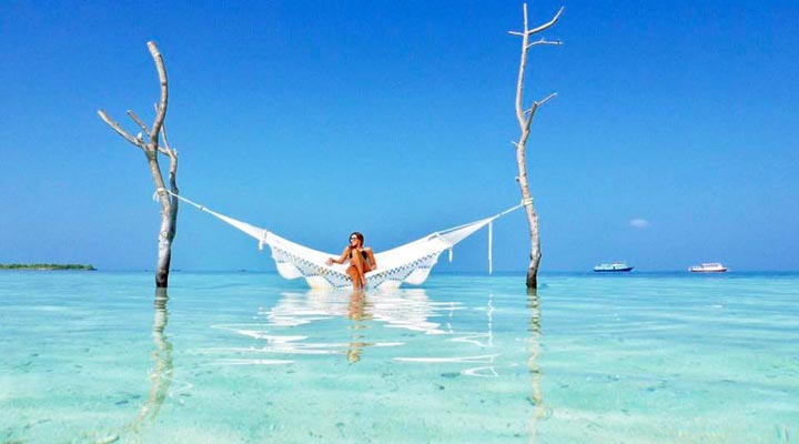 Sun-Aqua-Vilu-Reef-Hammock-Gunga-Swing-Lagoon-Lagun